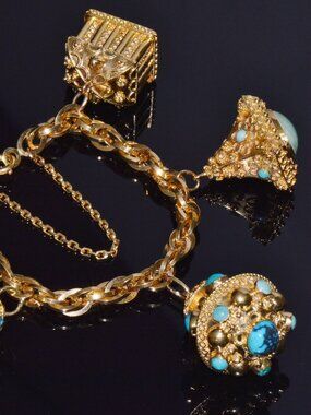 Estate Italian UNOAERRE Etruscan Solid 18K Gold Turquoise Carnelian Bracelet